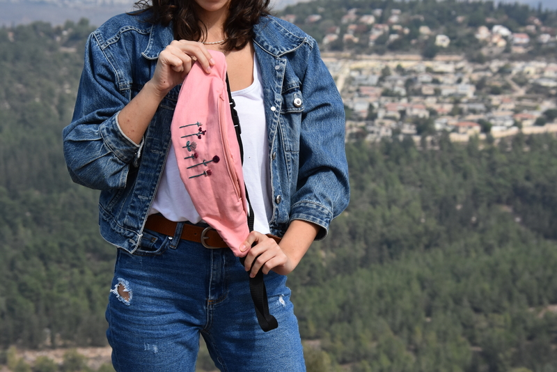 עדינה- תיקים ותכשיטים בעבודת יד פאוץ רוז ורוד ממוחזר