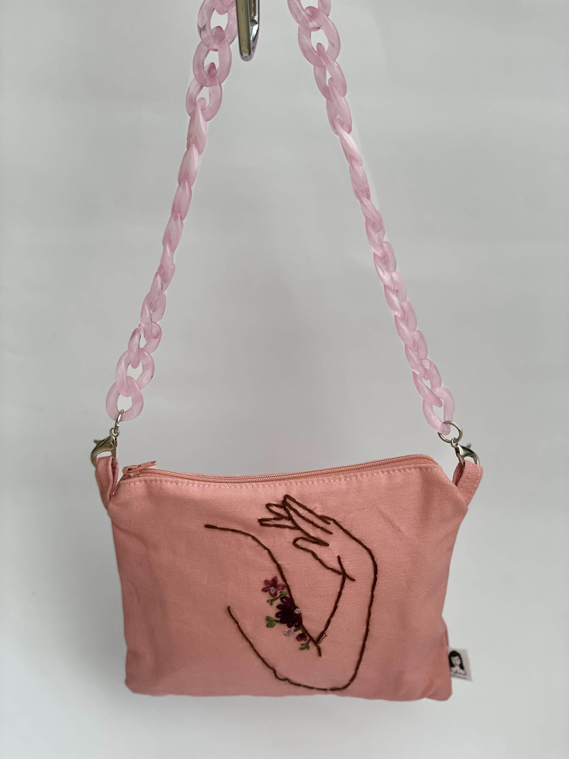 עדינה- תיקים ותכשיטים בעבודת יד תיק קלאץ ורוק בד ממוחזר בעבודת יד