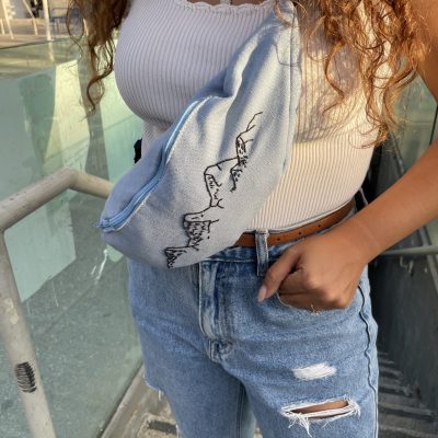 פאוץ תכלת בעבודת יד